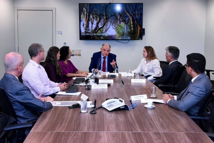 Audiência de conciliação reuniu representantes do MPMG e Município de Dom Cavati ( Crédito : Euler Junior/TJMG )