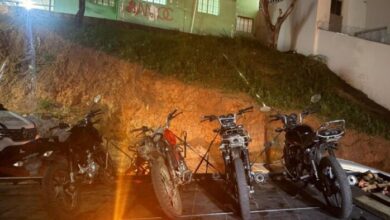 Os envolvidos foram orientados, assinaram os termos circunstanciados referentes às infrações e foram liberados Foto: PMMG/Divulgação