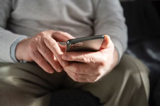 Polícia Civil investiga uso indevido de imagem de criança em campanha falsa em Piedade de Caratinga — Foto: Freepik