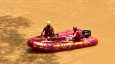 Bombeiros seguem em busca de jovem que desapareceu ao tentar atravessar o rio Manhuaçu Foto: CBMMG / Divulgação