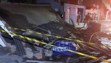 Estrutura de casa desaba e leva à evacuação de imóveis vizinhos em Caratinga — Foto: Corpo de Bombeiros