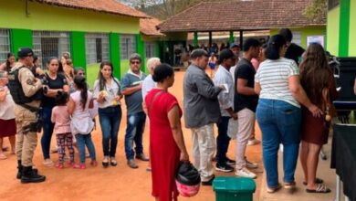 População aguardando atendimento no distrito de São Francisco do Humaitá (Crédito: Coesp / TJMG)